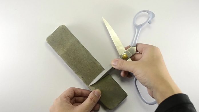 How to sharpen scissors